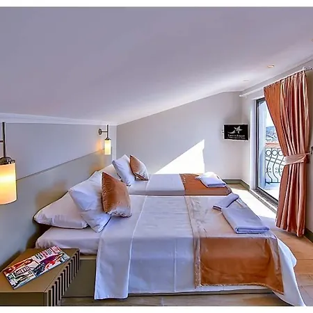 Sleeps 6 Pool Air Con Wifi *