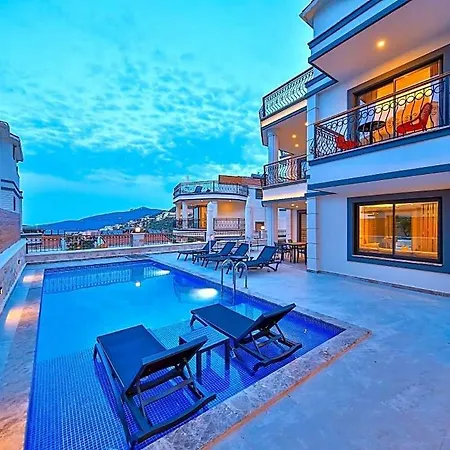 Sleeps 6 Pool Air Con Wifi *